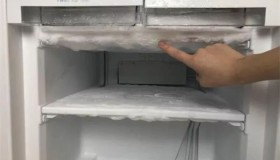 冰箱里无论结多厚的冰，放一样它，冰块自动脱落，比铲子好用太多了